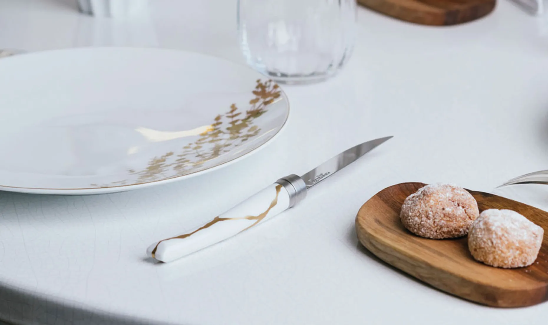 Set mit 2 Tischmessern Kintsugi – Weiß mit Silberklinge