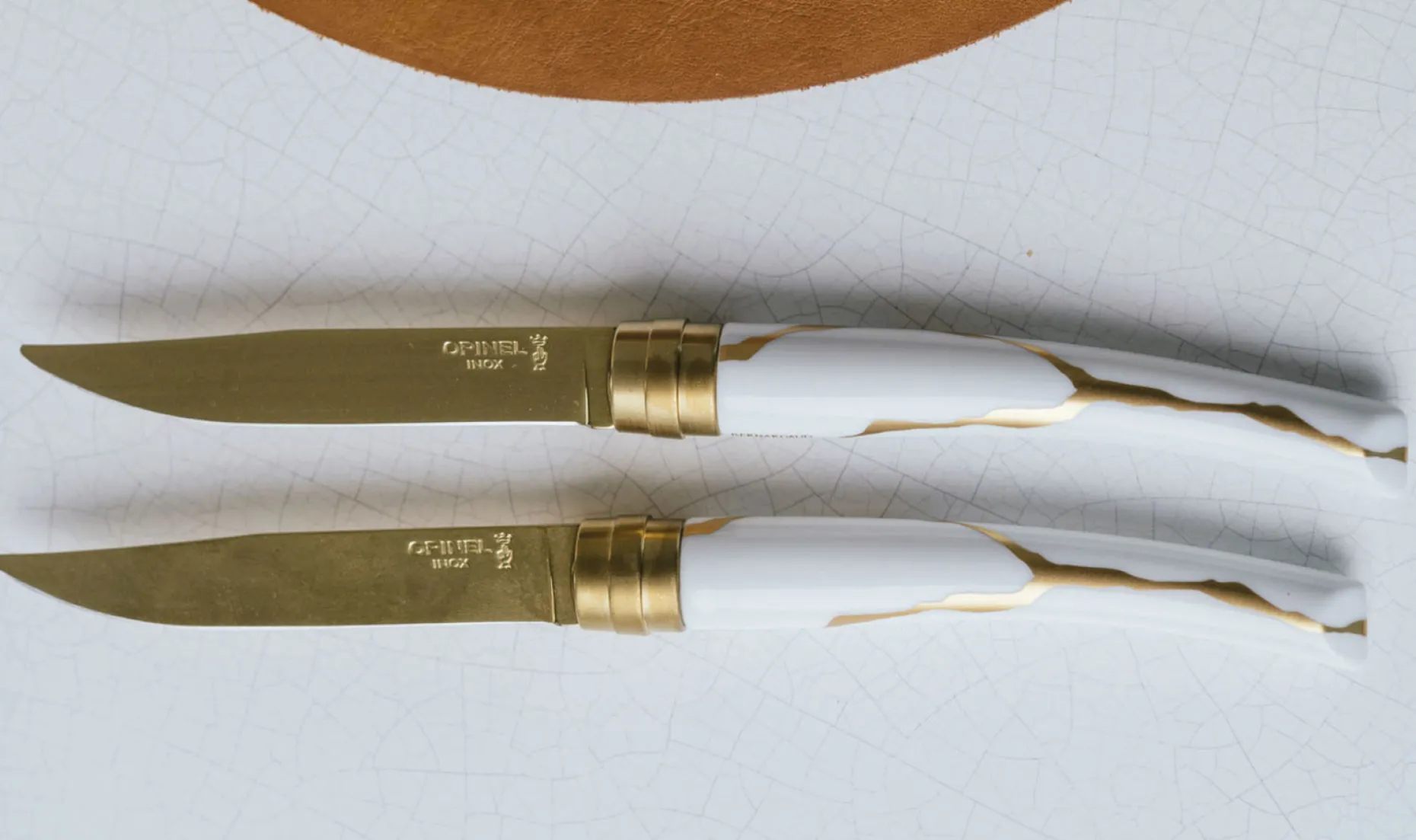 Set mit 2 Tischmessern Kintsugi – Weiß mit Goldklinge